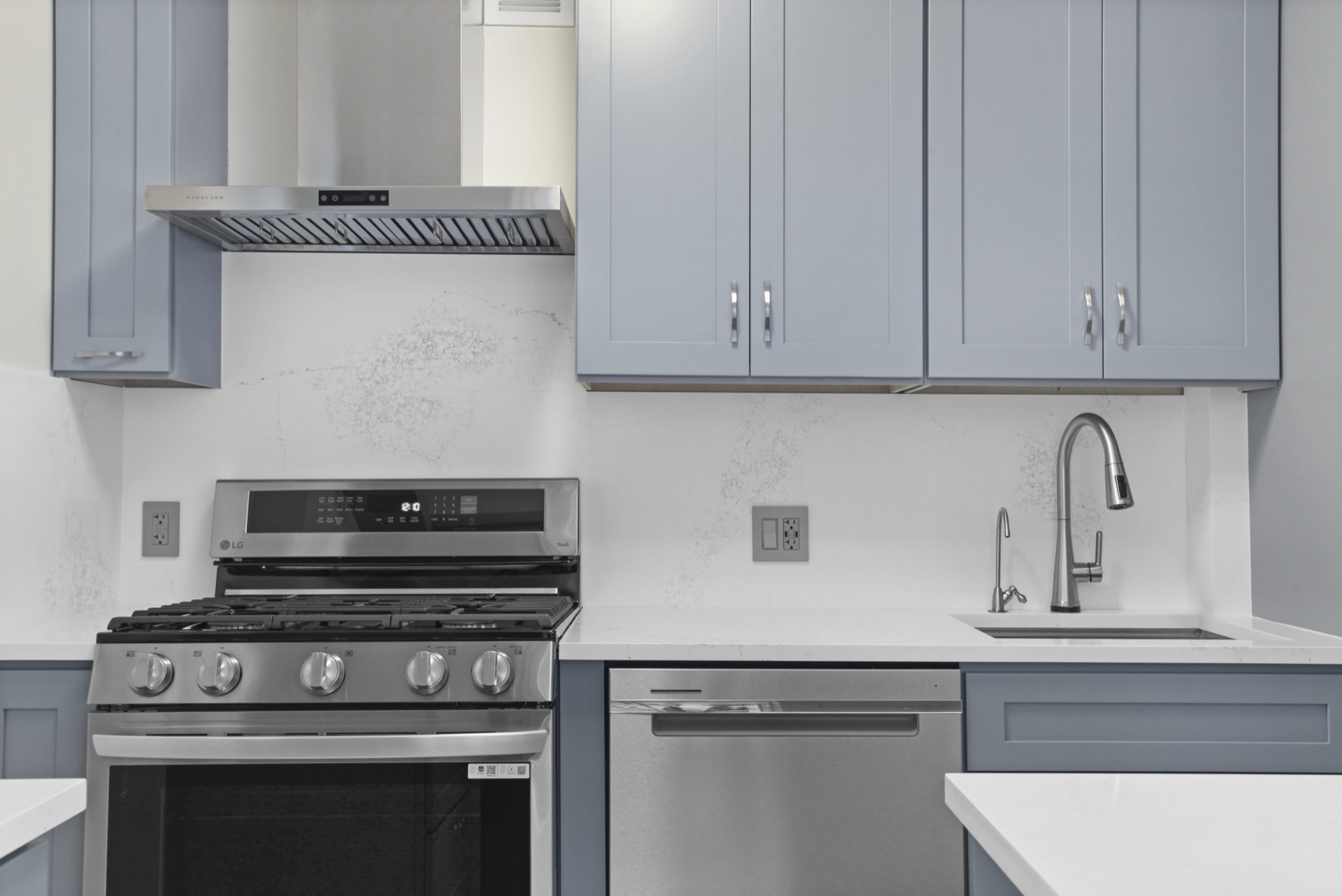 400 East 56 Street - room detail